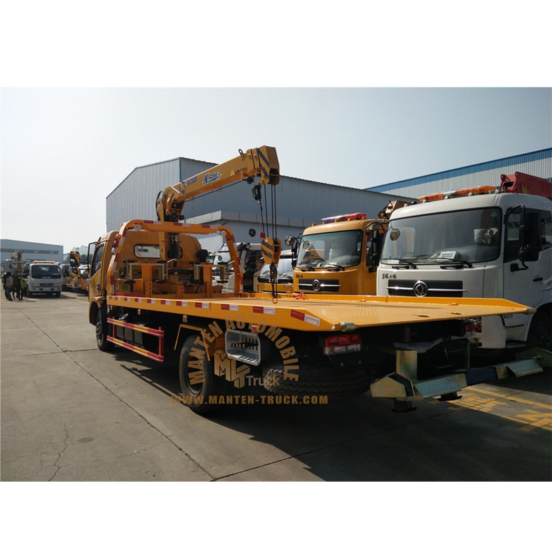 dongfeng 5ton wrecker truck with 3